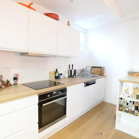Nice Apt For 2- Bright In