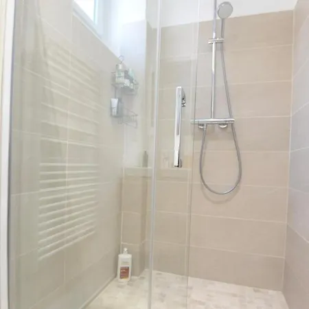 Nice Apt For 2- Bright In Paris