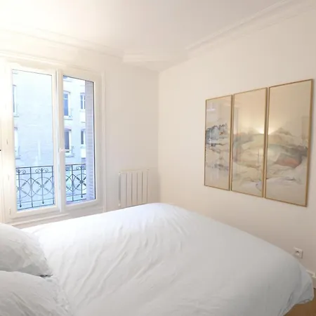 Apartment Nice Apt For 2- Bright In Paris