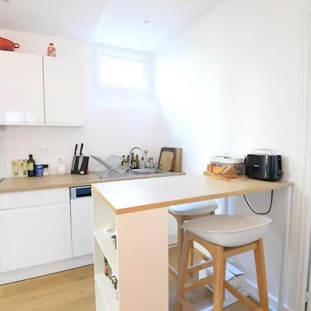 Nice Apt For 2- Bright In Apartment *