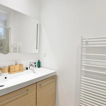 Nice Apt For 2- Bright In *